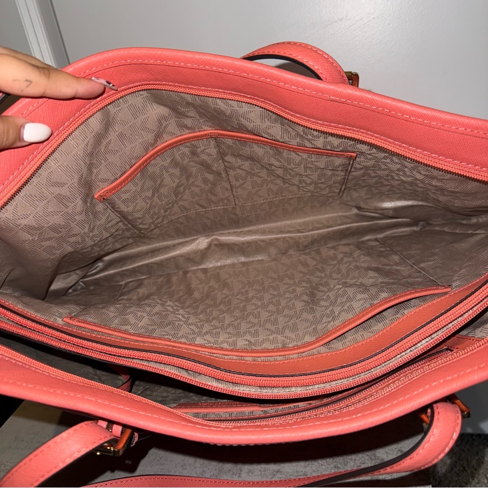 Michael Kors Peach Large Tote Bag - Picture 8 of 12